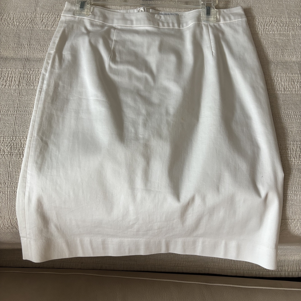 Monroe & Main White Mini Skirt
